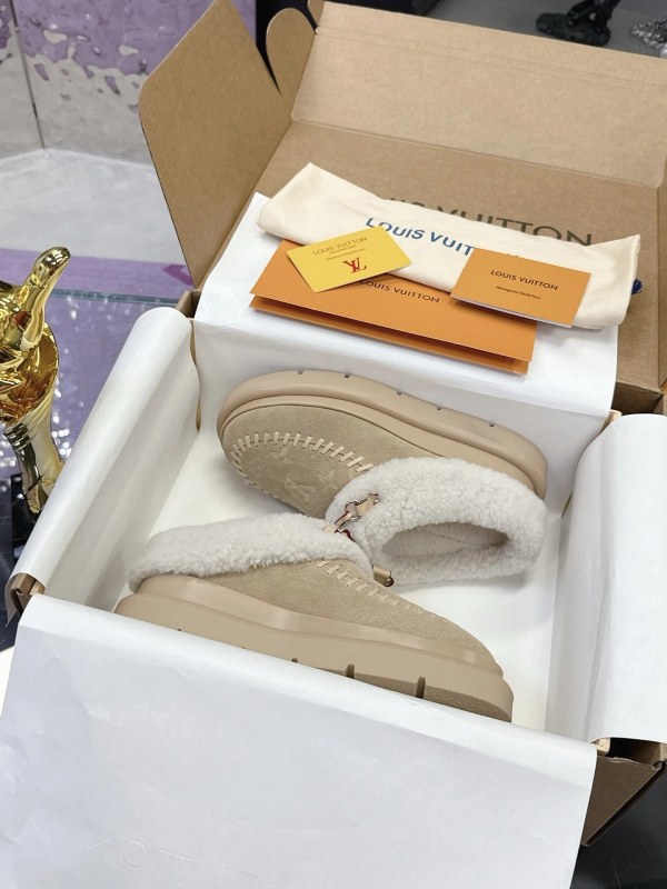 Louis Vuitton White Shearling-Lined Slide in the Fall/Winter Runway Silhouette