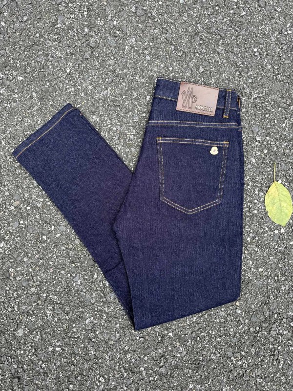 Moncler Blue Jeans in a High-Waist Narrow Small-Straight Cut (Style H199)