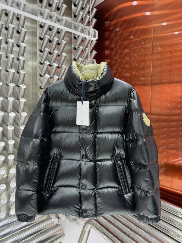 Black Moncler-Style Puffer Jacket Listed With 95% White Duck Down and Custom Hardware