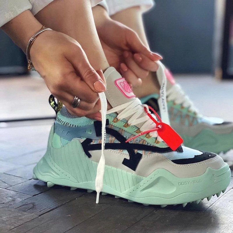 Off-White Navy Leather Low-Top Sneakers in a Colour-Blocked Athletic Style
