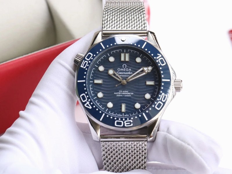 Omega Seamaster Diver 300M–Style 42mm Watch with Ceramic Bezel and Dual-Color Lume