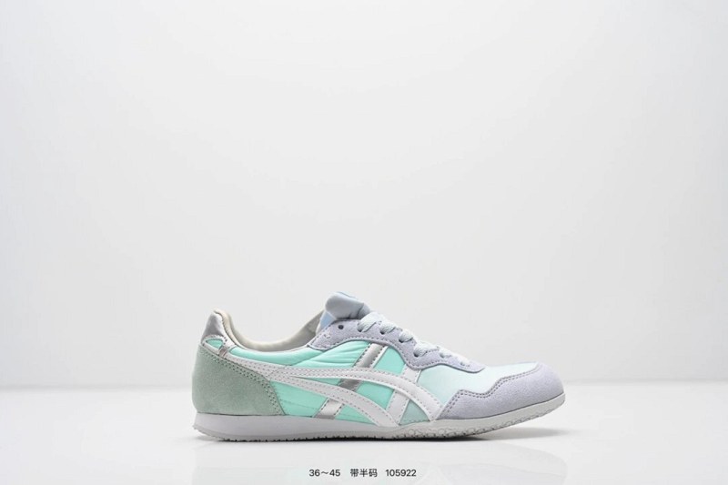 Onitsuka Tiger Mexico 66 in green: a low-profile leather sneaker reported true to size