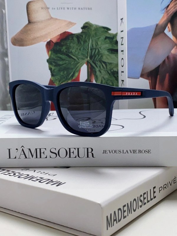 Prada Gray Sunglasses: A Unisex Everyday Frame Listed With UV Protection