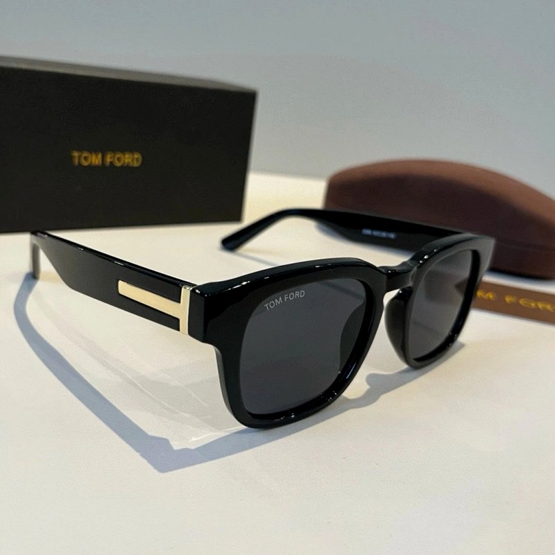 Tom Ford Unisex Sunglasses in a Modern Everyday Style