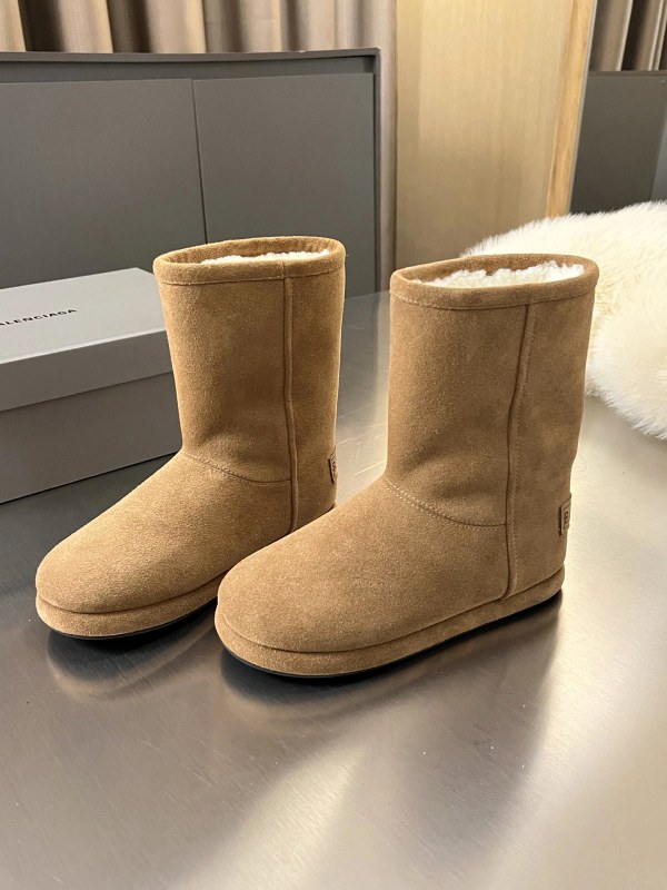 Balenciaga Alaska Mid-Calf Snow Boot in Brown: Chunky Platform Fit That Runs Large