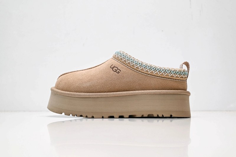 UGG Tazz II Tan Platform Slippers with a 1.75-Inch Sugarcane-EVA Platform
