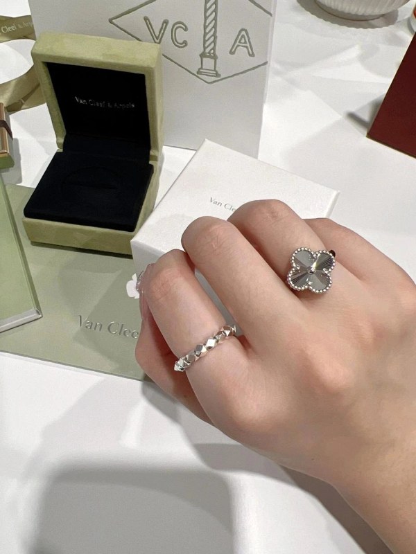 Van Cleef & Arpels–Style Clover Ring With Engraved Radial Facets, in Silver or Gold