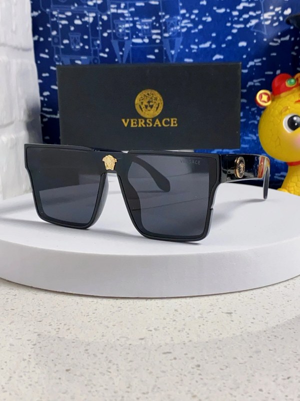 Versace Black Sunglasses With a One-Piece Oversized Sport Frame
