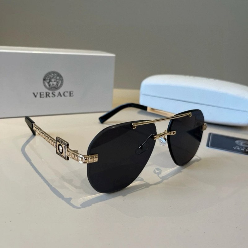Versace Gray Sunglasses With a Catalog-Listed Polarized Lens for Everyday Men's Wear