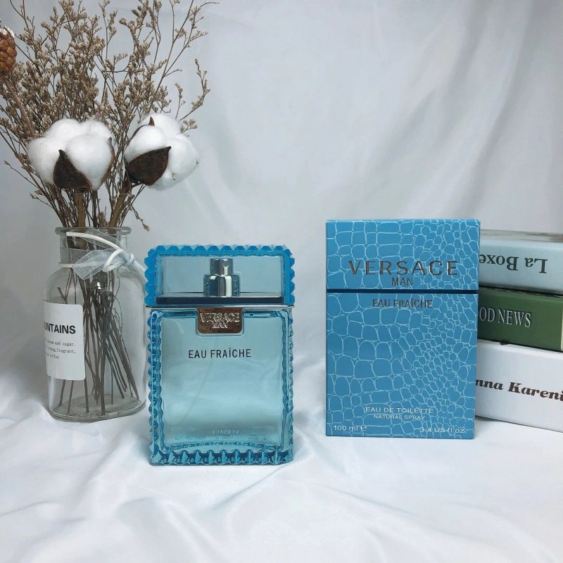 Versace Eau Fraiche EDT, 100ml: A Light Woody-Aquatic Built for Warm Weather