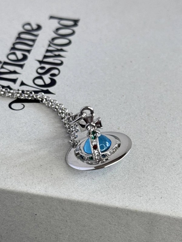 Vivienne Westwood Gray Necklace: a Modern Everyday Piece Built on House Icons